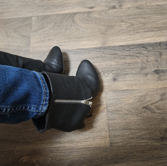 Vince Camuto Quale Aviator Moto Cuffed Ankle Booties - Picture 6 of 8